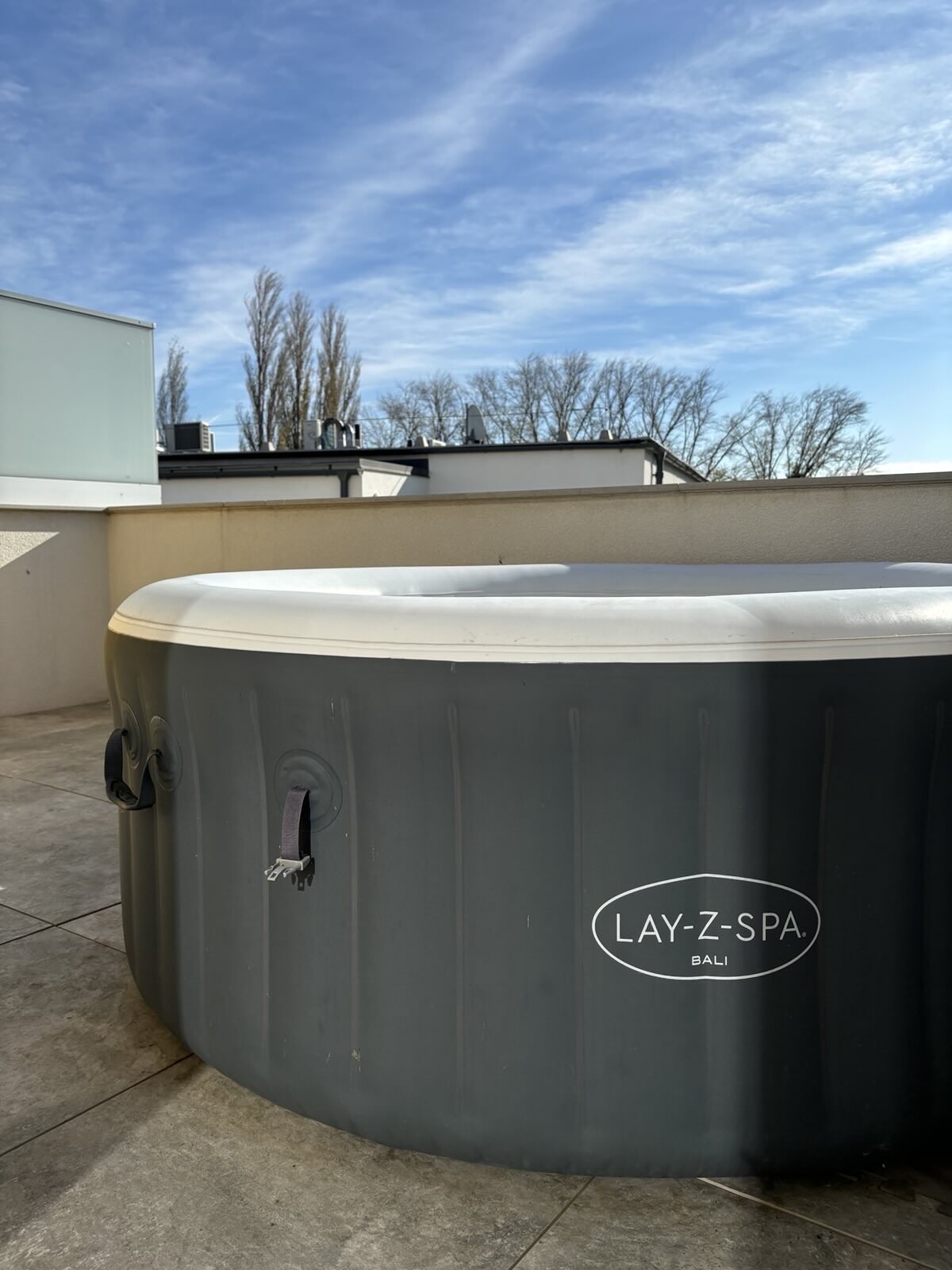 Alsóörsi B9 Penthouse saját jacuzzi