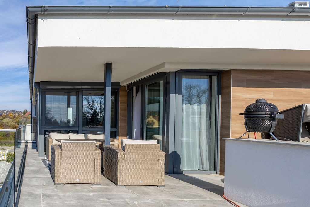 Alsóörsi B9 Penthouse Apartman terasz